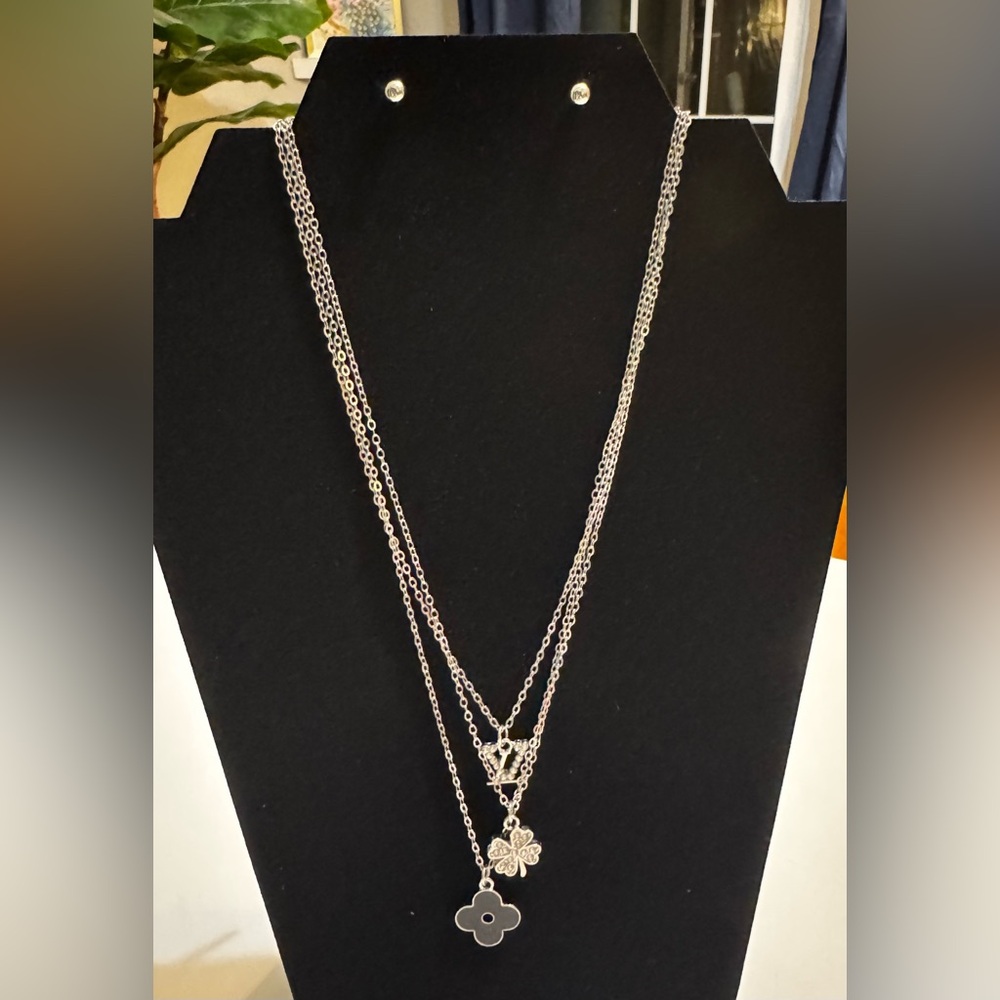 ✨ Clover Necklace & Stud Set ✨